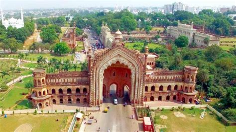 Rumi Darwaza Lucknow: History, Interesting Facts & Visiting Timings Information