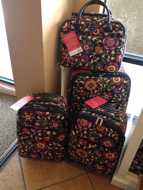 Vera Bradley luggage set! I wish.. | Vera bradley travel bag, Vera ...