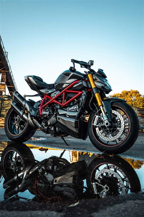 Ducati Hypermotard 1100S [1710x1239] [OS] : r/MotorcyclePorn