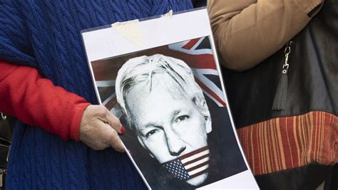 Julian Assange inizia l’ultima battaglia legale per evitare l’estradizione negli Stati Uniti ...