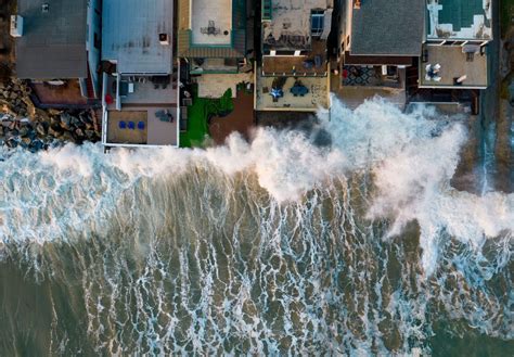 Video: Big waves, high tides batter beaches and homes in Orange County – East Bay Times