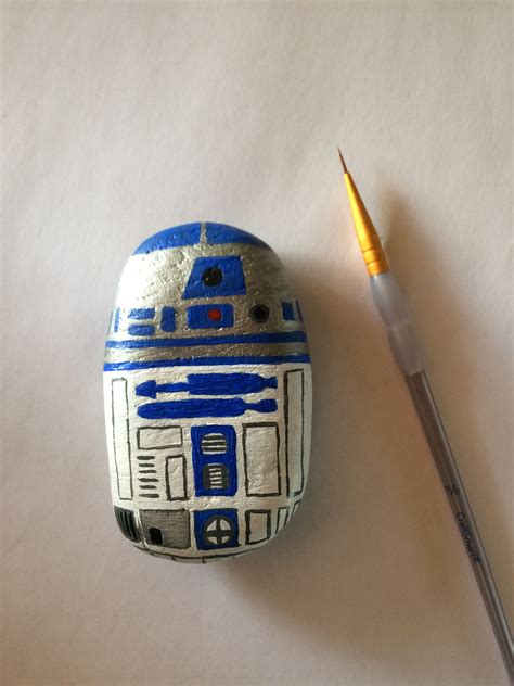 R2D2 painted rock | Diy rock art, Stone art painting, Rock painting art