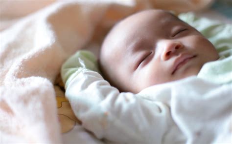 9 Gambar Bayi Tidur Lucu