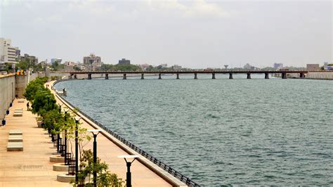 So clean. Sabarmati Riverfront of Ahmedabad. : r/india