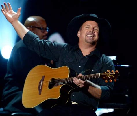 Garth Announces Tour