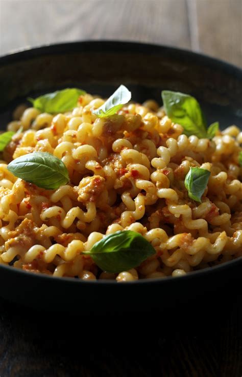 Sicilian pasta with tomatoes, garlic and almonds recipe | Recipe | Sicilian recipes, Recipes ...