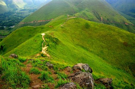 gambar bukit holbung - Leonard Ferguson