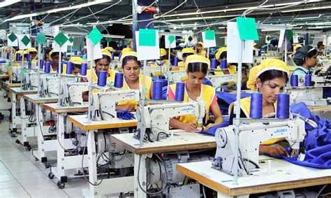 Como se vai vestir o mundo em 2018? - Industria Textil e do Vestuário - Textile Industry - Ano XIII