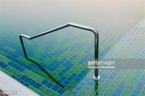 Stainless Steel Stair Railing Photos and Premium High Res Pictures - Getty Images