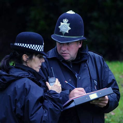 excès Élasticité suspendre british police uniform Psychologique ...