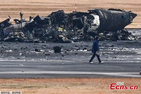 Japan plane crash: Five dead, hundreds evacuated