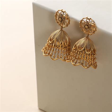 Bridal Gold Earrings Designs: 15 Light Designs For A Minimal Look | atelier-yuwa.ciao.jp