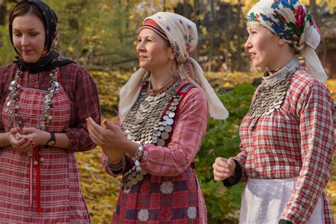 Traditional Clothing from the world : Udmurt women, Russia, by Arp Karm