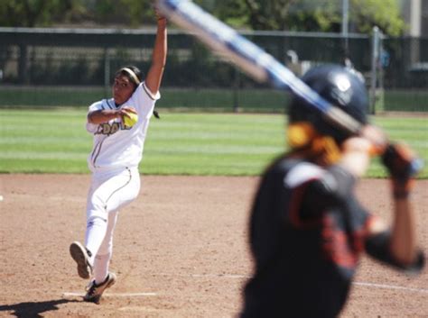 Five Popular Pitches Of Softball - CoachUp Nation