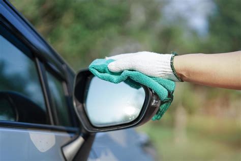 Cleaning car with green color microfiber cloth outdoor in holiday. 2885276 Stock Photo at Vecteezy