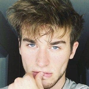 Joe Mele - Age, Family, Bio | Famous Birthdays