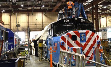 Metra debuts new SD70MACH locomotive