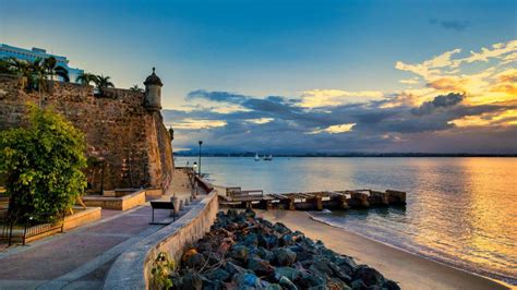 El Morro, Paseo de la Princesa, Old San Juan gate, Puerto Rico | Windows 10 Spotlight Images