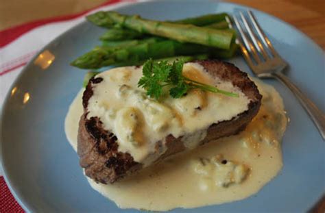 Cheesy peasy steak with Stilton sauce | Tesco Real Food