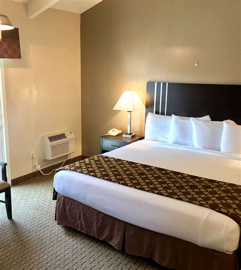 Spacious and Elegant Hotel Guest Rooms In Morro Bay, CA | Fireside Inn