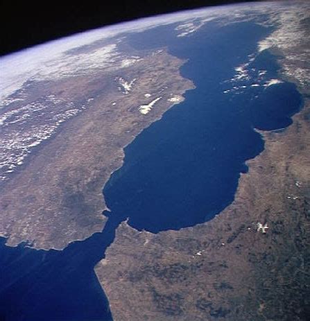 wide-narrow: Geography - Strait of Gibraltar