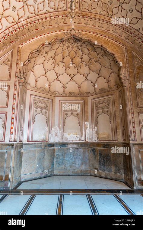 Blue mosque interior mihrab hi-res stock photography and images - Alamy