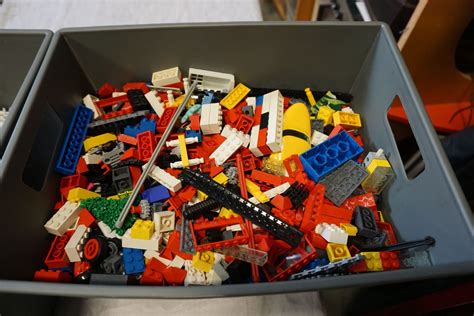 2 BINS OF LEGO - Big Valley Auction