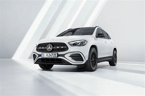 2024 Mercedes-Benz GLA, GLB: Reworked Styling, Mild-Hybrid Powertrain | Cars.com