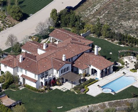 Khloe Kardashian (and it formerly belonged to Justin Bieber!) - Celebrity Houses: 25... - Capital