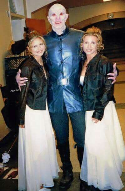 Behind the scenes of Buffy the vampire slayer! Sarah Michelle Gellar ...