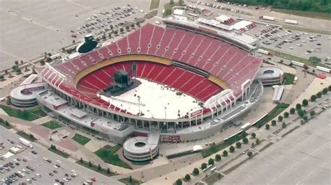 Video: Preparations continue at Arrowhead Stadium for Taylor Swift