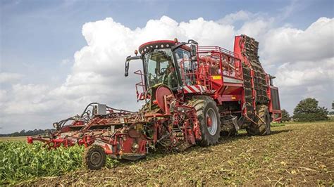 Holmer beet harvester aims to cut compaction - Farmers Weekly