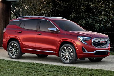 2018 GMC Terrain Denali front three quarter - Motor Trend en Español