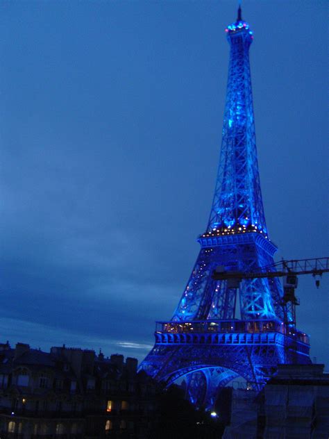 Eiffel Tower Turns Blue | EF Tours Blog