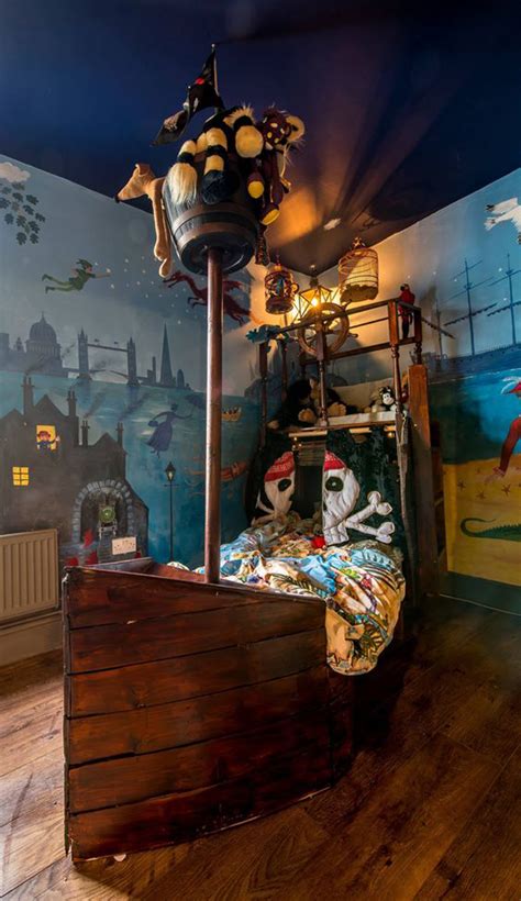 pirate-kids-room-with-ship-bed – HomeMydesign