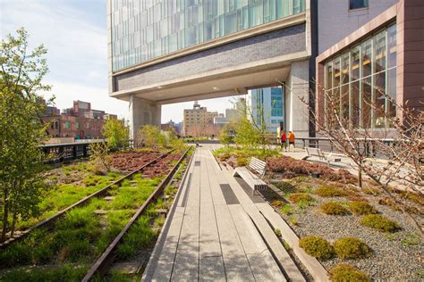 Linear parks that have transformed cities - Curbed