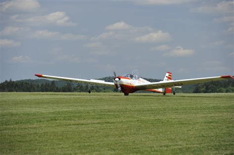 Motor Glider editorial photography. Image of flight, glider - 19745717