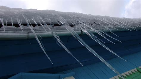 How to Safely De-Ice Your Roof