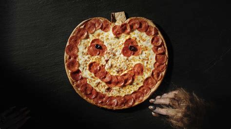 Halloween Pizza 2021: Pumpkin-Shaped Pizza at Papa John's & Elsewhere - Thrillist