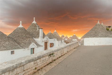 Alberobello’s Village By Tiago and Tania | Puglia, Conto de fadas, Aldeia