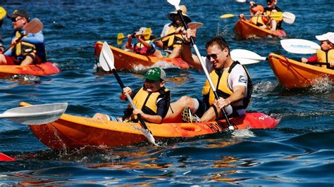 Kayaking in Halong Bay - Bai Tho Junks - Best Halong Bay cruise since 1991