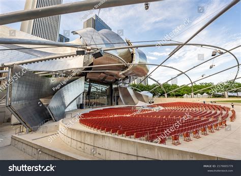 923 Pritzker Pavilion Images, Stock Photos & Vectors | Shutterstock