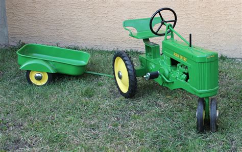 John Deere Pedal Tractor and Trailer – Enthusiast Collector Car Auction