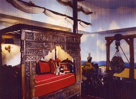 9 best captain's quarters (pirate ship bedroom) images on Pinterest | Pirate ships, Pirates and ...