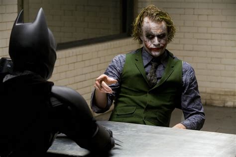 32 on-set photos of Christian Bale and Heath Ledger during the interrogation scene from THE DARK ...