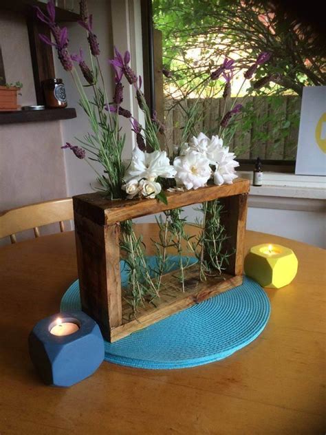 Pallet Dining Table Decor Piece - Easy Pallet Ideas