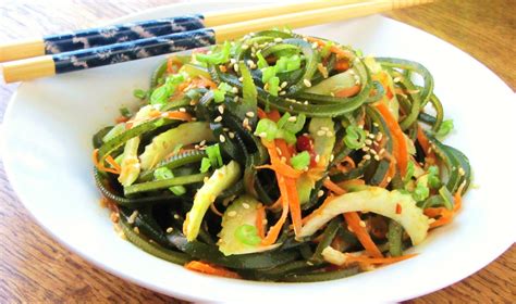 Let's eat......simple!: Seaweed Salad