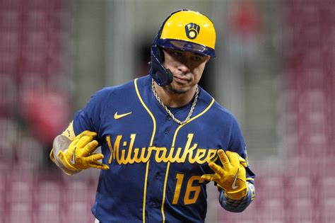 Mariners acquire 2B Kolten Wong from Brewers | HeraldNet.com