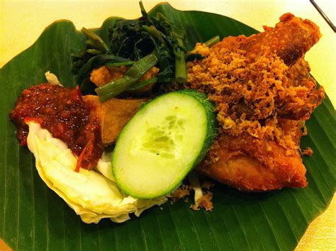 FoodieFC: Ayam Penyet Ria (Lucky Plaza)