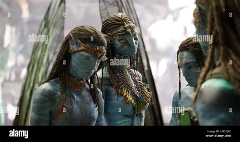 (L-R): Neteyam (Jamie Flatters), Neytiri (Zoe Saldana), Lo’ak (Britain Dalton), and Jake Sully ...